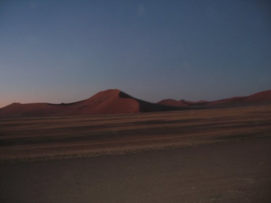 driving to Dune 45 and Deadvlei at 5 am