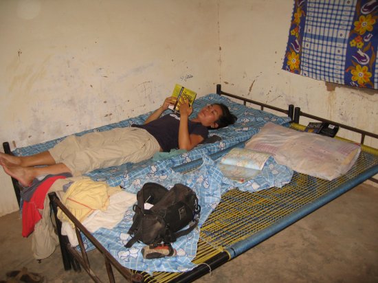 trying to keep cool at Deffintoad Hotel room