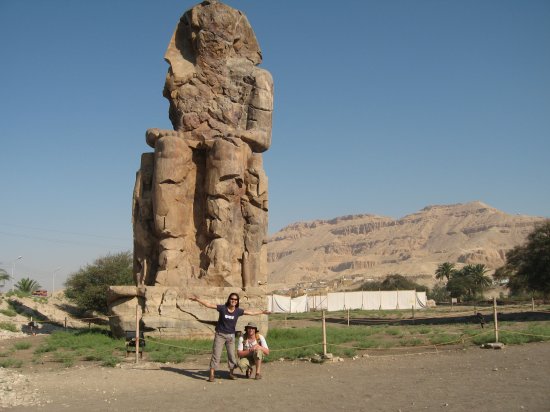 Bonnie being colossal next to the Colossus